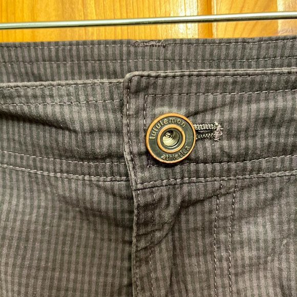 LULULEMON GOLF SHORTS MENS SIZE L DARK MIDNIGHT CASUAL BERMUDA SHORT - Picture 2 of 4
